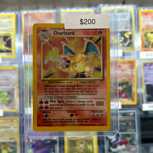Pokémon Base Set Charizard Holo 4/102