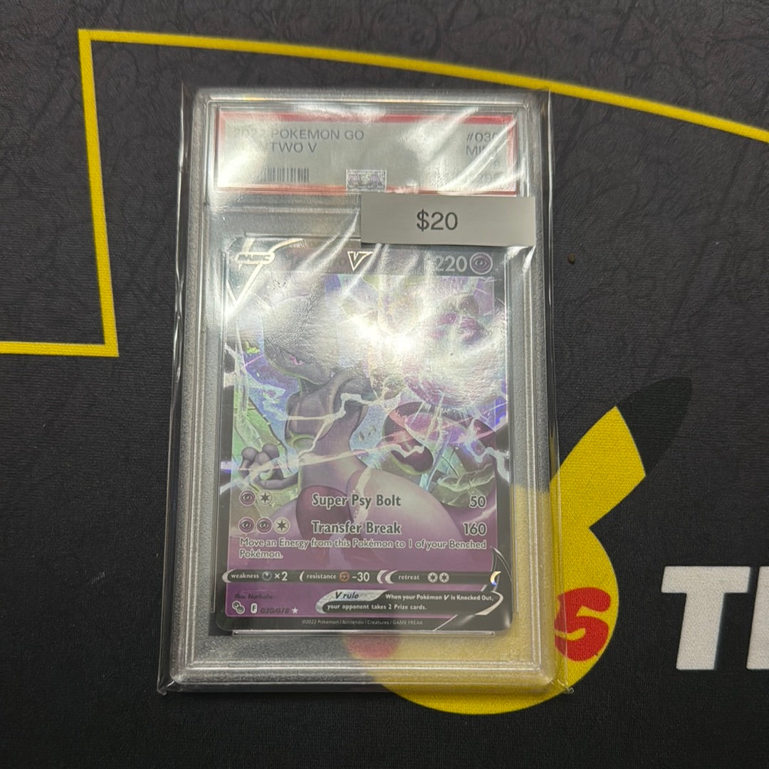 2022 Pokémon GO Mewtwo V #030 PSA 9