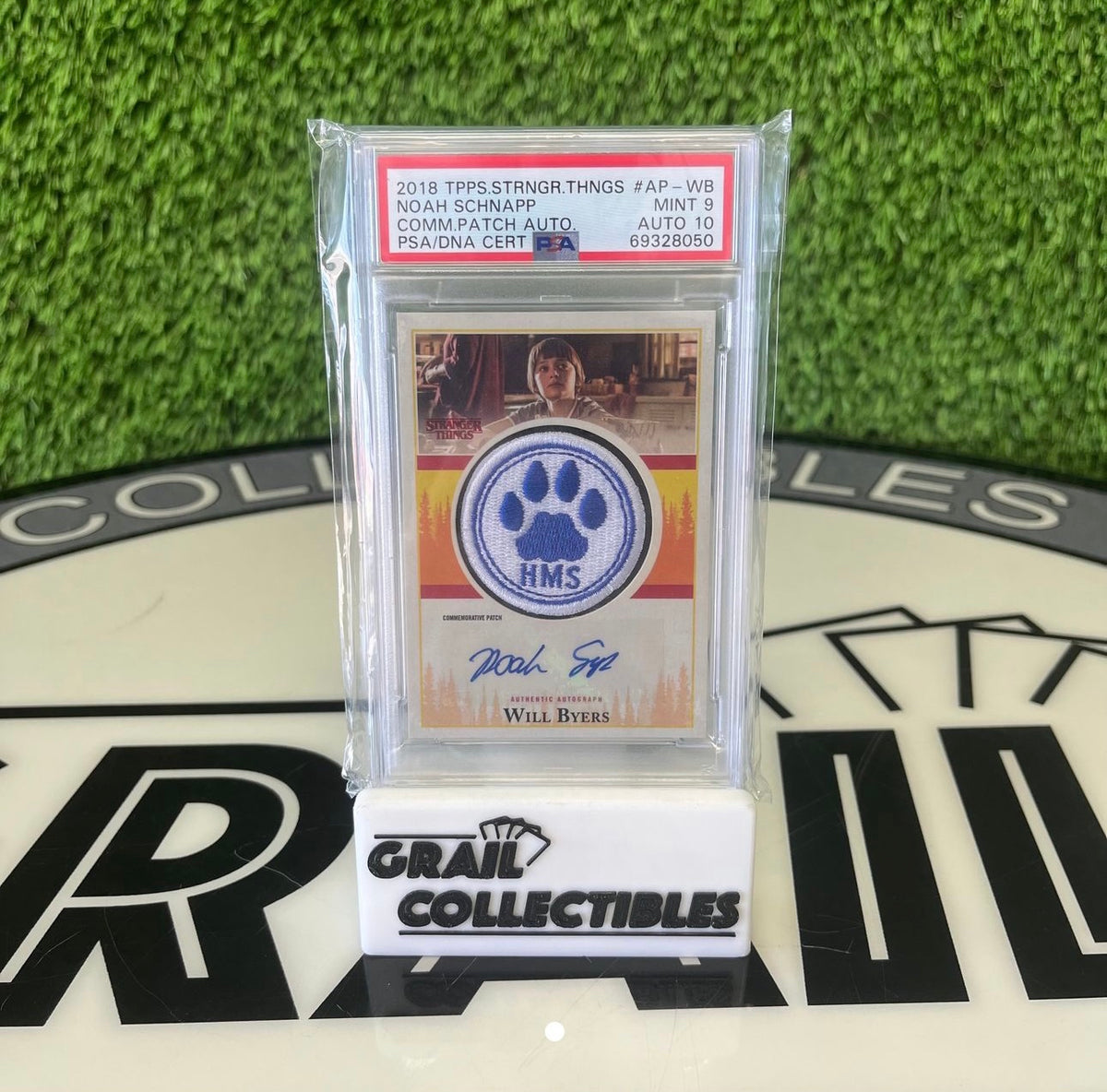 2018 Topps Stranger Things Commemorative Patch Autograph Noah Schnapp Comm.Patch Auto. PSA MINT 9