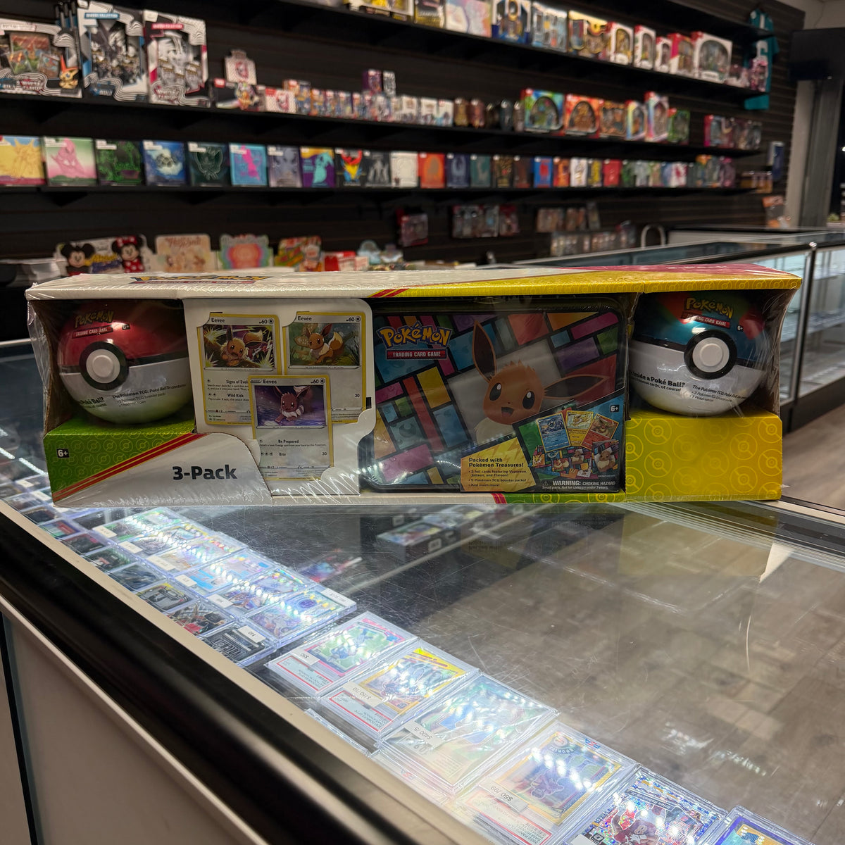 Pokemon Eevee Flareon Jolteon Chest & Ball Bundle