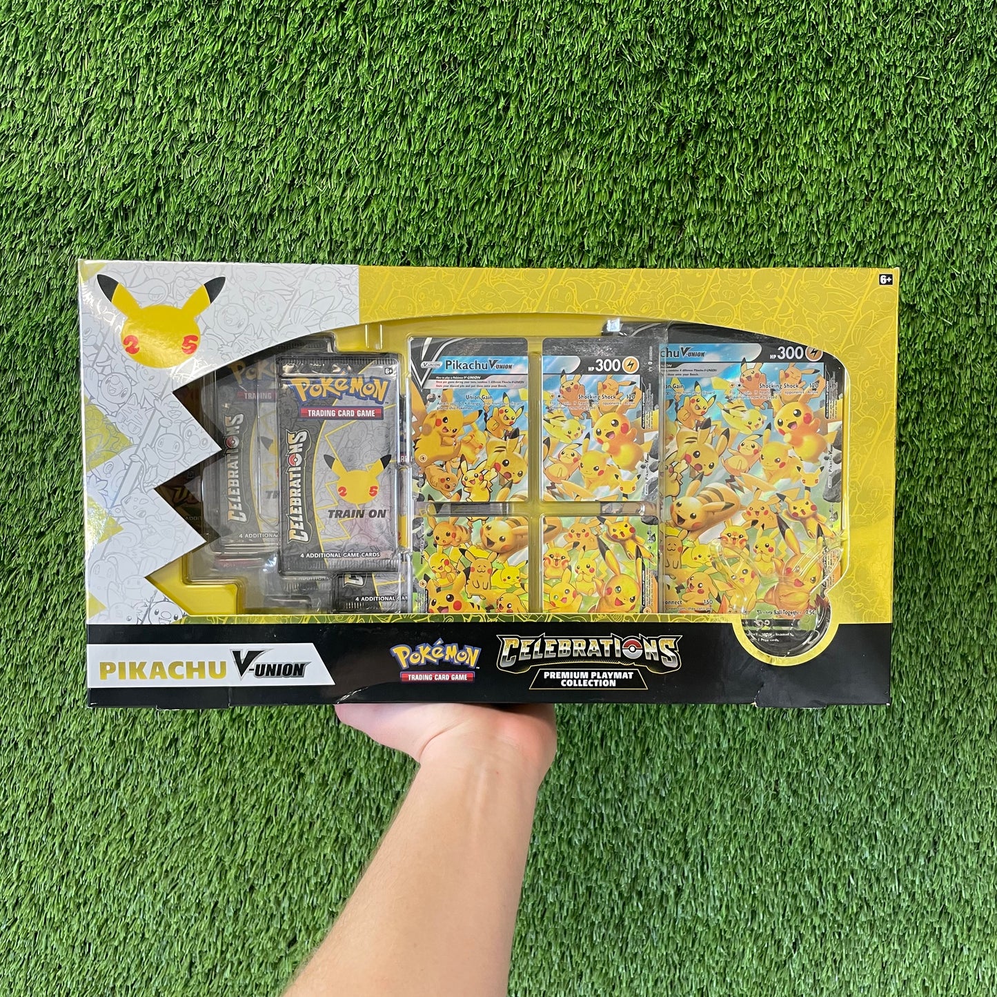 POKÉMON CELEBRATIONS PIKACHU V-UNION PREMIUM PLAYMAT COLLECTION BOX