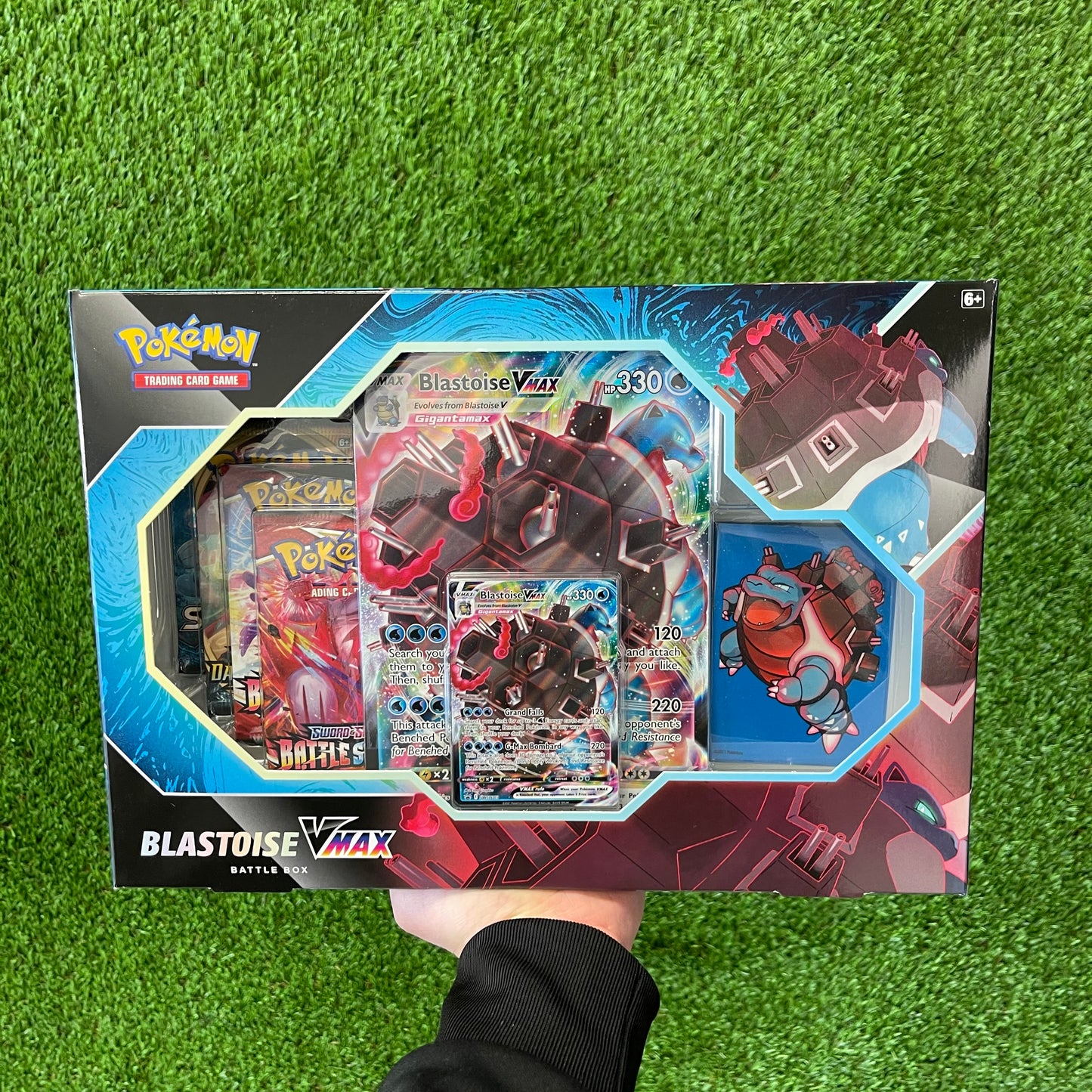 Pokemon Blastoise V-Max Battle Box