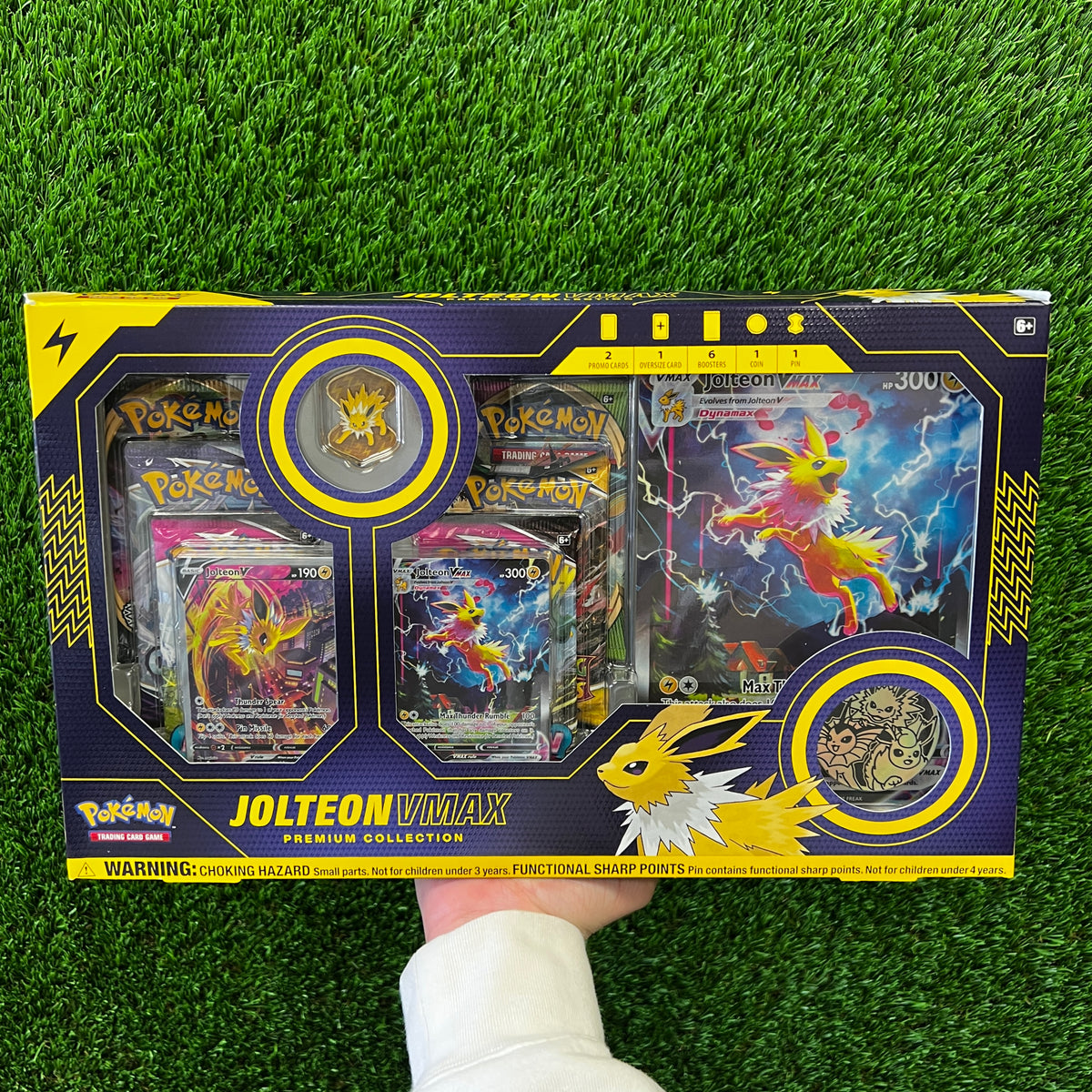 Pokemon Jolteon Vmax Premium Collection